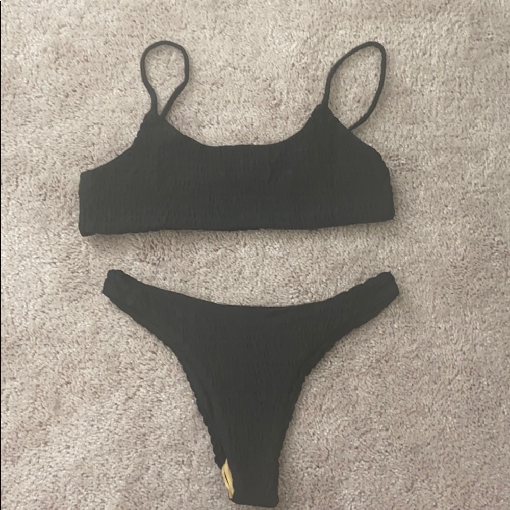 Black bikini